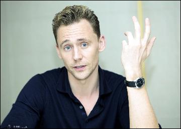 tom-hiddleston090 (2048x1462, 325 k...)