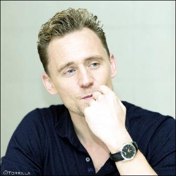 tom-hiddleston091 (2048x2048, 618 kБ...)