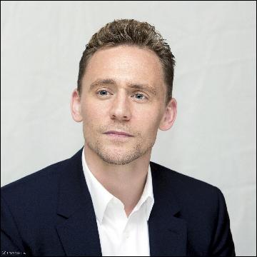 tom-hiddleston123 (2048x2048, 536 k...)